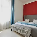 Premium By Hi5 - Astoria Square