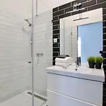 Premium By Hi5 - Astoria Square *
