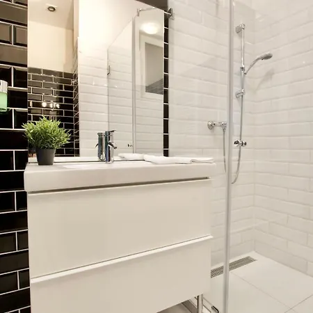 Premium By Hi5 - Astoria Square *