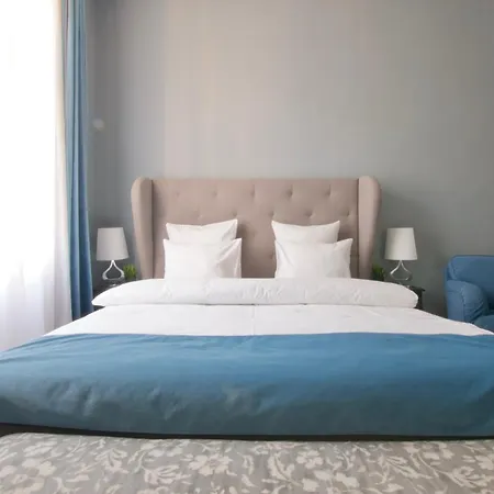 Premium By Hi5 - Astoria Square *
