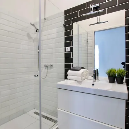 Premium By Hi5 - Astoria Square *