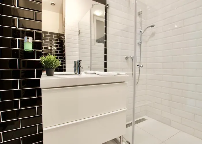 Premium By Hi5 - Astoria Square *