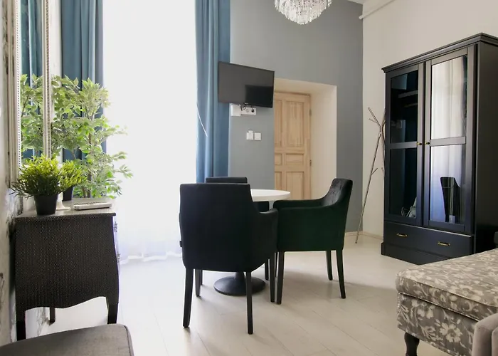 Premium By Hi5 - Astoria Square *