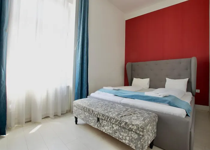 Premium By Hi5 - Astoria Square