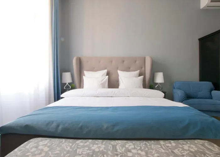 Premium By Hi5 - Astoria Square *