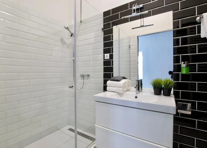 Premium By Hi5 - Astoria Square *