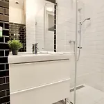 Premium By Hi5 - Astoria Square *